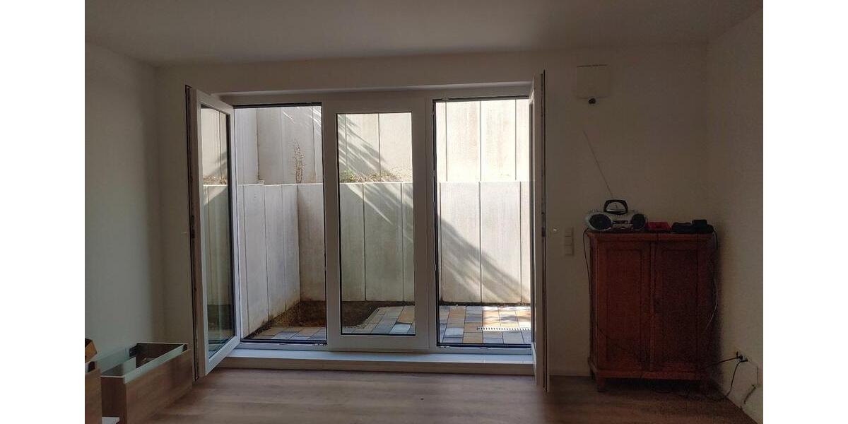 Bergheim Stadt, Souterrain Wohnung, 2 Zimmer Terrasse, Stellplatz 2 zimmer