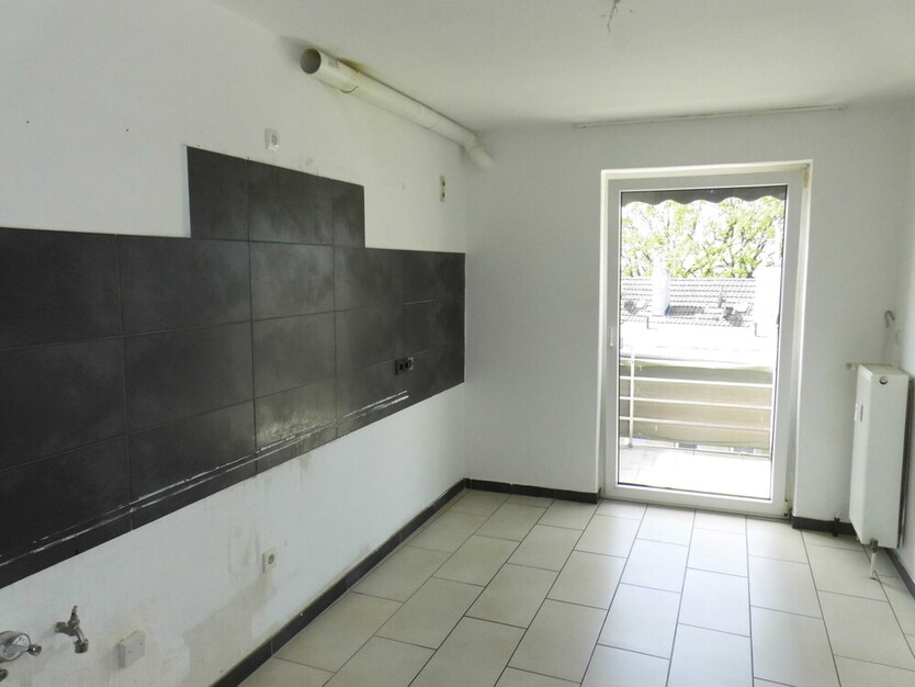 4 Fam.-Haus mit 2 Garagen in Remscheid - West 10 zimmer