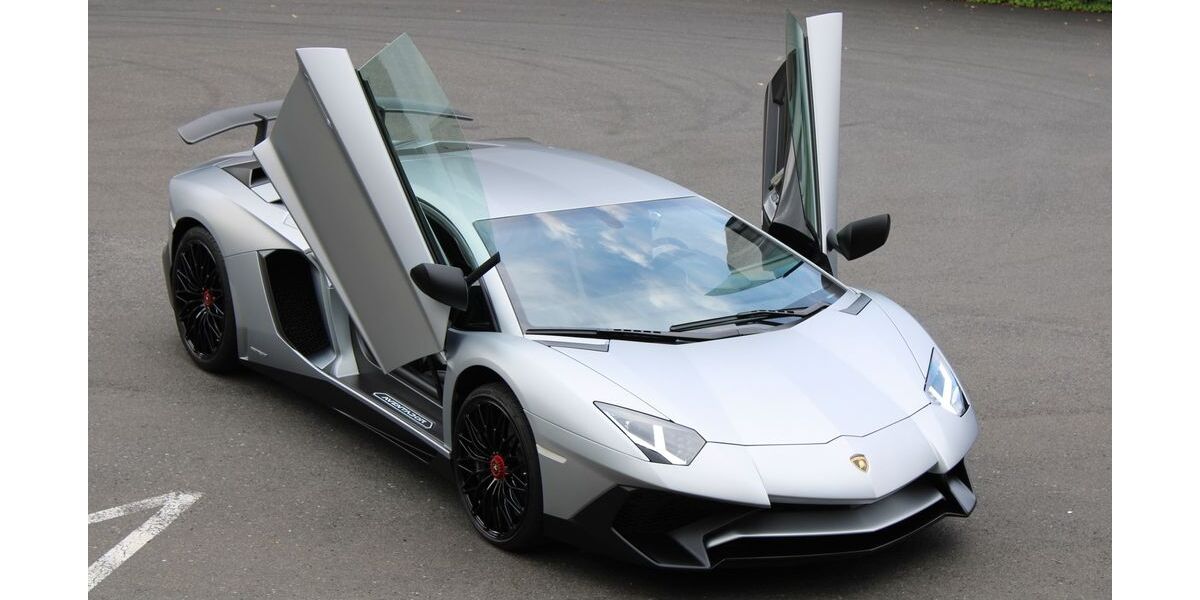 Lamborghini Aventador 19.817 km 459.750 € Düsseldorf 40233