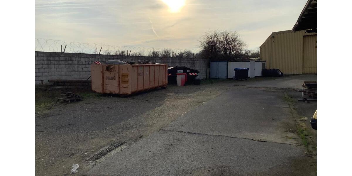 225qm Lagerhalle Blechhalle mit ca. 900qm Freifläche zimmer