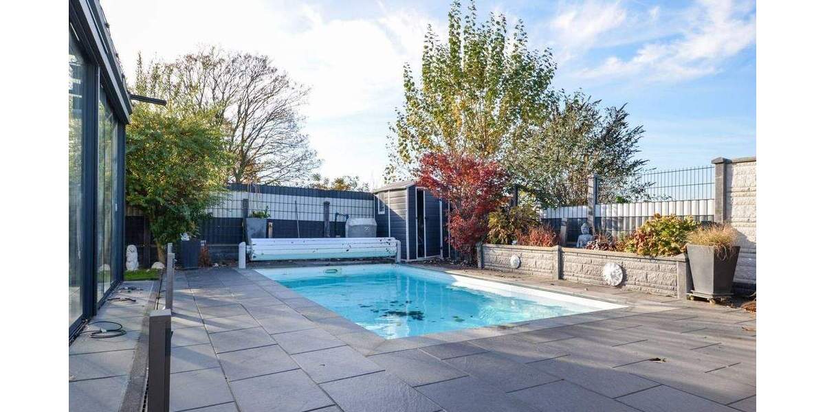 Neubaucharakter trifft Wohlfühloase: Hochwertig ausgestattetes Einfamilienhaus mit Außenpool! 6 zimmer