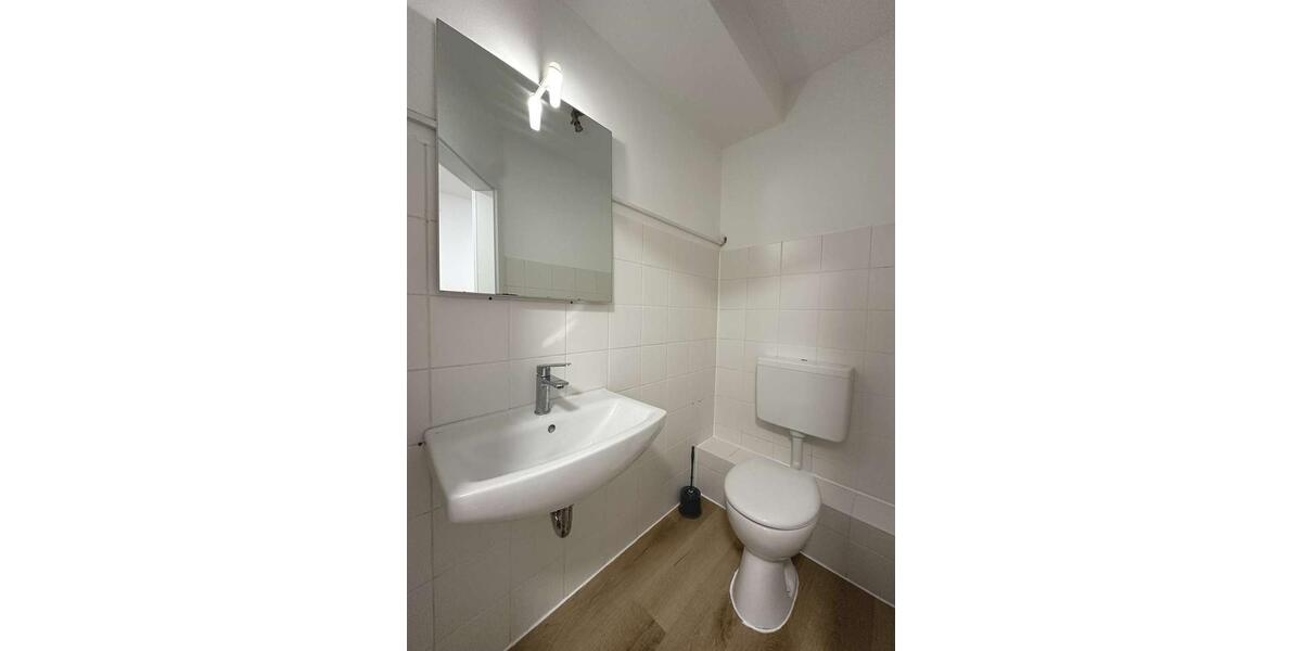 Charmante Doppelhaushälfte mit Wintergarten, Garten und vielseitigen Nutzungsmöglichkeiten 5 zimmer