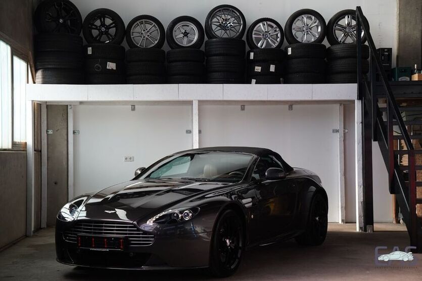 V8 Vantage