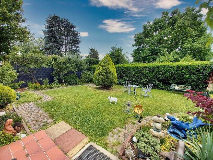 CITYHOUSE: Mehrfamilienhaus solide vermietet mit großem Garten, Keller, Stellplatz und Garage 9 zimmer