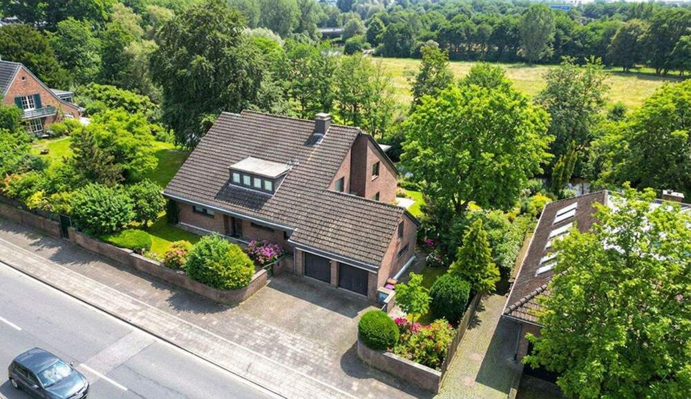 großzügiges, freistehendes Einfamilienhaus mit schönem Garten und Erftblick 6 zimmer