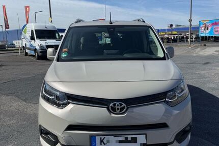 Toyota Proace City (Verso) 174.000 km 13.950 &euro; Köln 50999