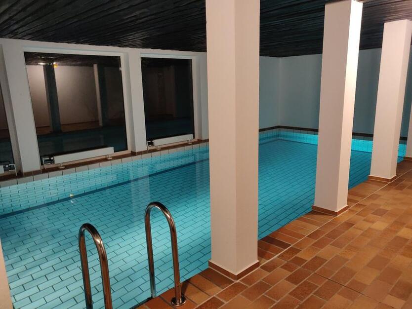 Entspanntes wohnen im grünen mit Pool, Sauna und Sonnenterrasse