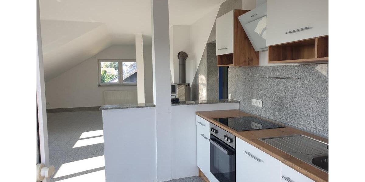 Schöne Dachgeschosswohnung mit Kamin und Terrasse 3 zimmer