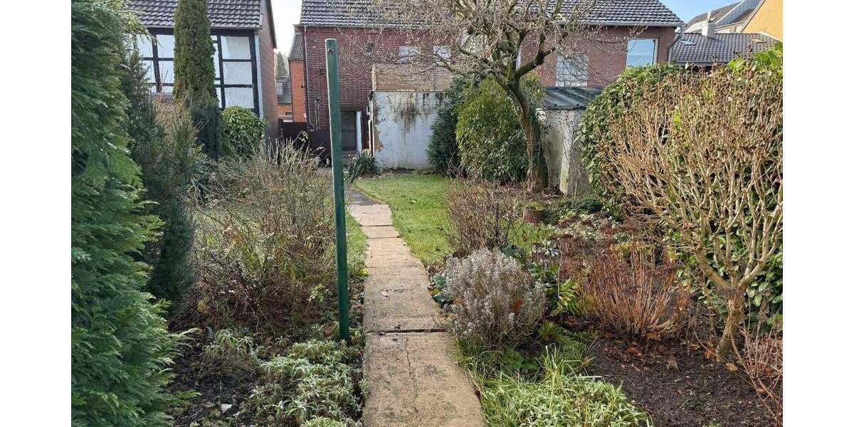 schönes, ruhig gelegenes Einfamilienhaus mit großem Garten zu verkaufen! 7 zimmer