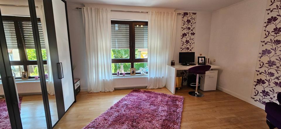 Schönes Einfamilienhaus mit Garage und 2 Stellplätzen 5 zimmer