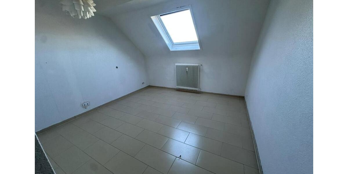 Dachgeschoßwohnung Solingen Wald - 4 Zimmer, 112 m&sup2;, 1.150&euro; | Angebot:25369360