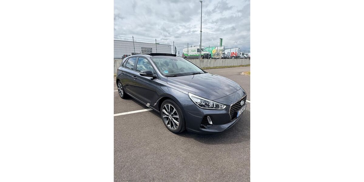 Hyundai i30 73.000 km 11.800 &euro; Leverkusen 51377