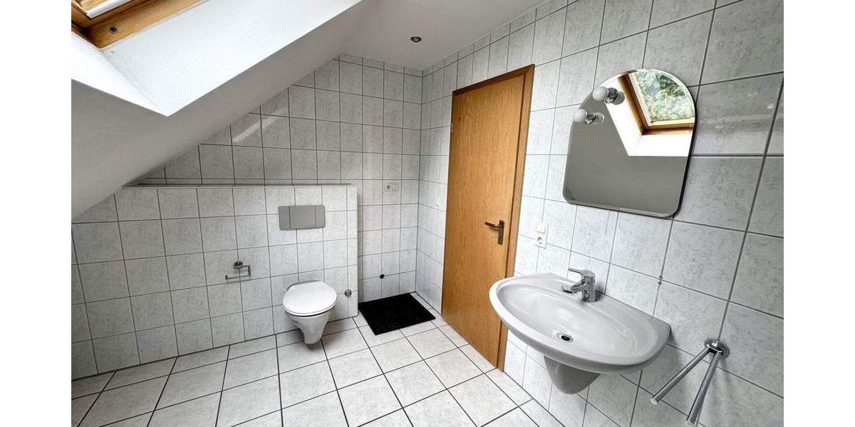 Großes Einfamilienhaus mit Einliegerwohnung und Nebenhaus in Quettingen 6 zimmer