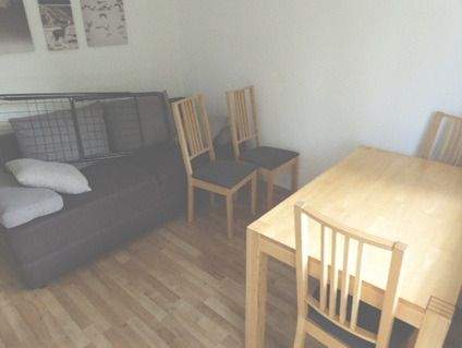 EXKLUSIV KOMPLETT MÖBLIERT EINBAUKÜCHE SANIERTES BAD GROßER BALKON LAMINAT 1. ETAGE WERSTENUNINÄHE 2 zimmer