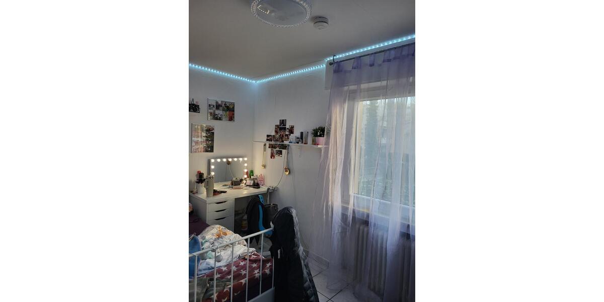 Schöne Etagenwohnung 94 qm mit Garagenstellplatz 4 zimmer