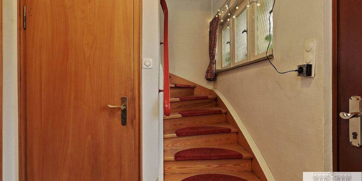 Ein-bis Zweifamilienhaus im Hildener Norden: Großzügiges Wohnen mit vielfältigen Nutzungsmöglichkeiten 8 zimmer