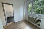 **Helle & frisch renovierte 2,5-Zimmer-Wohnung - mit Balkon & Aufzug** 2 zimmer