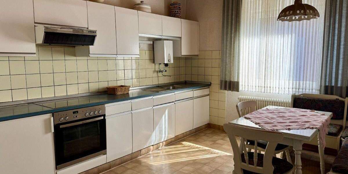 schönes, ruhig gelegenes Einfamilienhaus mit großem Garten zu verkaufen! 7 zimmer