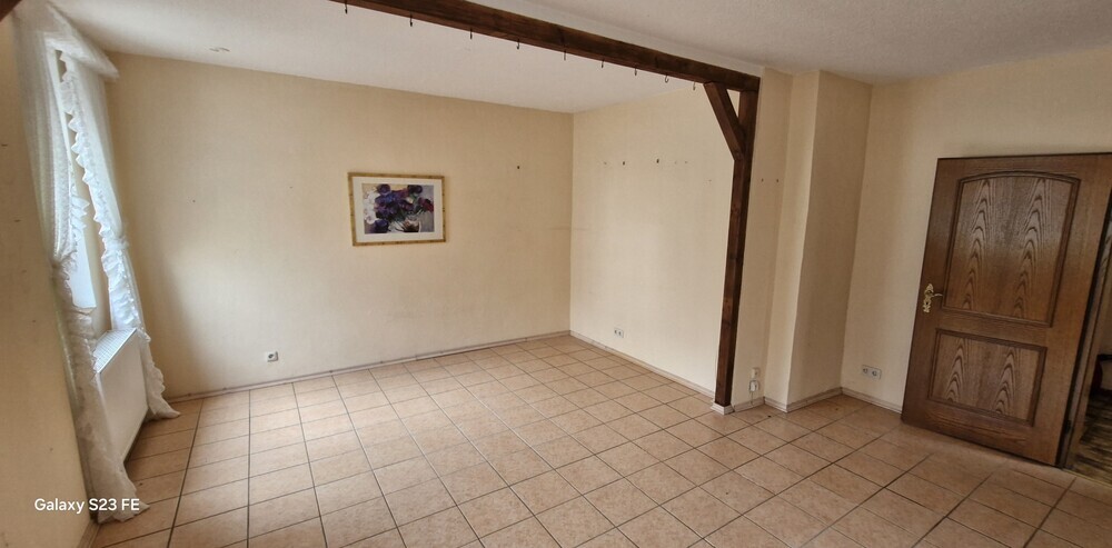 1-Fam. Haus mit Einliegerwohnung und Garagenhof zimmer