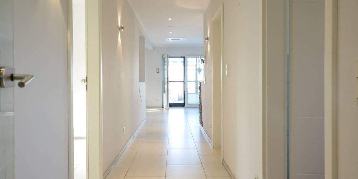 Neubaucharakter trifft Wohlfühloase: Hochwertig ausgestattetes Einfamilienhaus mit Außenpool! 6 zimmer