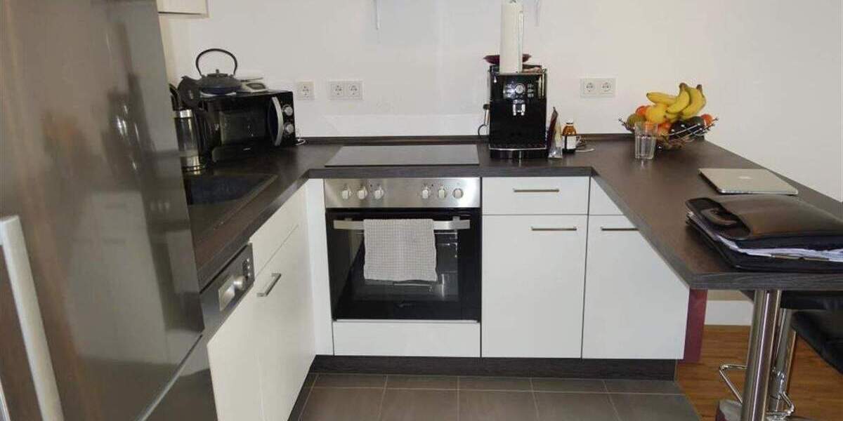 2 Zimmer Wohnung mit Fußbodenheizung und Balkon. EBK käuflich. Nur für eine Person geeignet. 2 zimmer