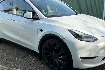 Tesla Model Y 28.085 km 43.300 € Köln 50997