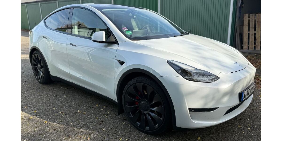 Tesla Model Y 28.085 km 43.300 € Köln 50997