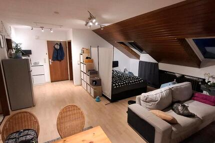 2 Zimmer Dachgeschoss Wohnung in Neuss zimmer