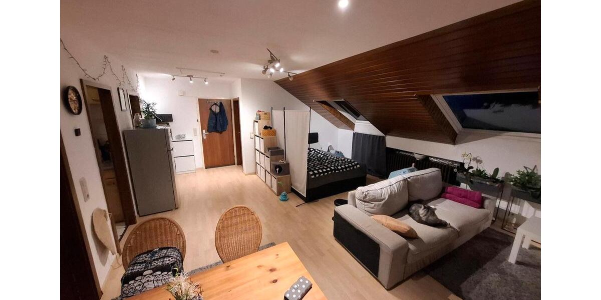 2 Zimmer Dachgeschoss Wohnung in Neuss zimmer