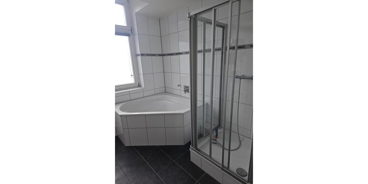 Etagenwohnung Leverkusen - 4 Zimmer, 150 m&sup2;, 1.395&euro; | Angebot:26357528