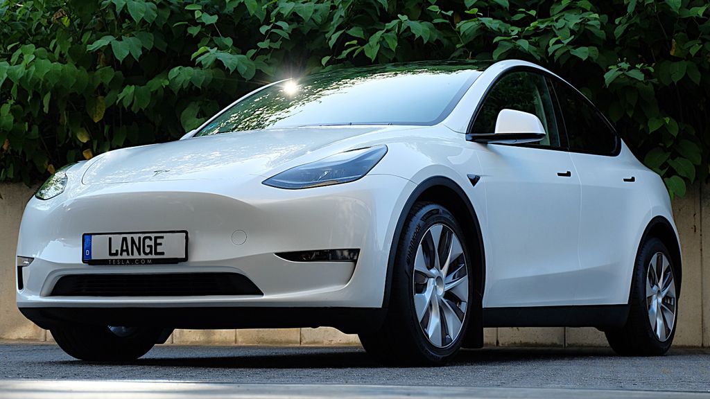 Tesla Model Y 52.069 km 38.980 &euro; Köln 50996