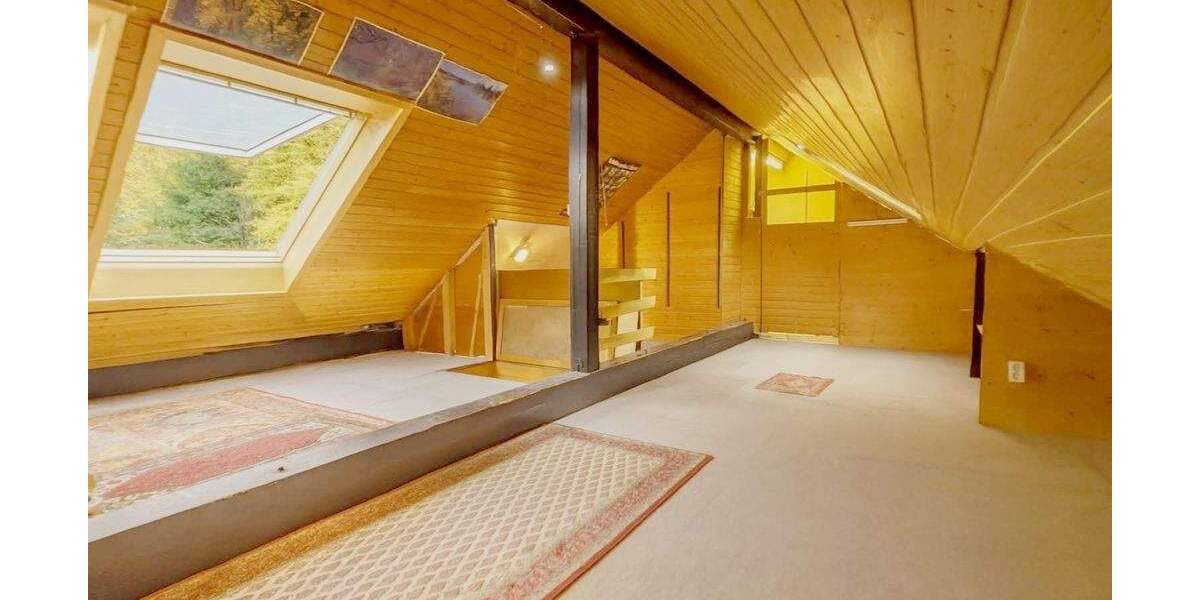 +++ schöne 3 Zimmer Dachgeschosswohnung, mit schönem Blick und direkt an der Natur und Wald +++ 3 zimmer