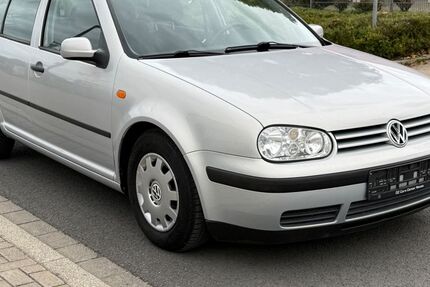 VW Golf 106.000 km 3.490 &euro; Neuss 41460