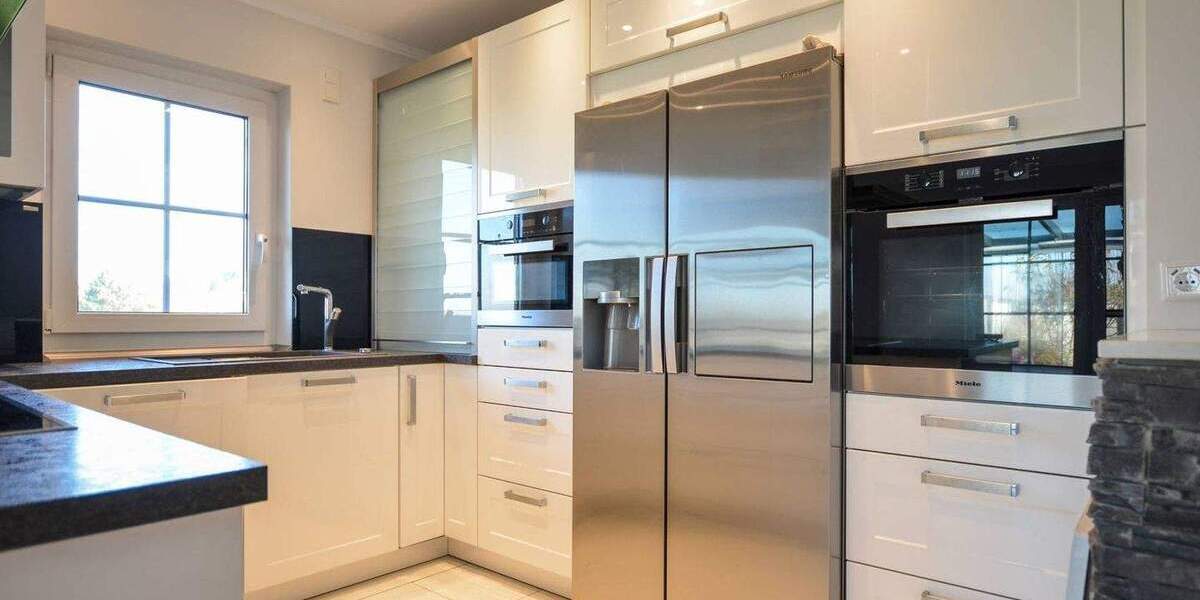 Neubaucharakter trifft Wohlfühloase: Hochwertig ausgestattetes Einfamilienhaus mit Außenpool! 6 zimmer