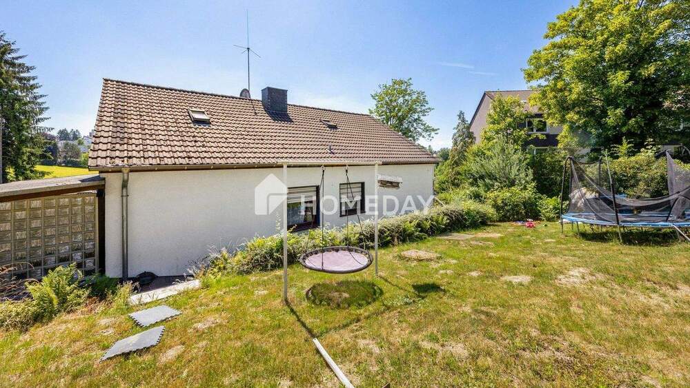 Mehrfamilienhaus mit Garten, Balkon und Raum für bis zu drei Wohnungen 8 zimmer