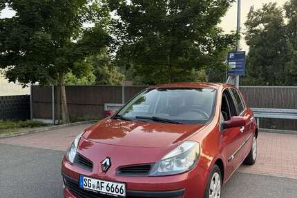 Renault Clio 120.000 km 4.800 € solingen 42651