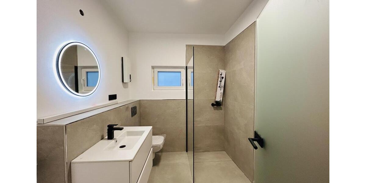 Kernsanierte, teilmöblierte 4-Zimmer-WG in zentraler, gut angebundener Lage in Köln-Ehrenfeld! 4 zimmer