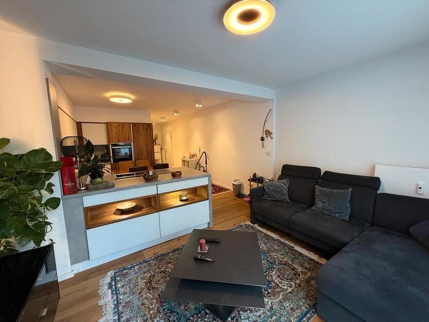 Moderne, vollmöblierte 2-Zimmer-Wohnung mit Garten in Köln zimmer