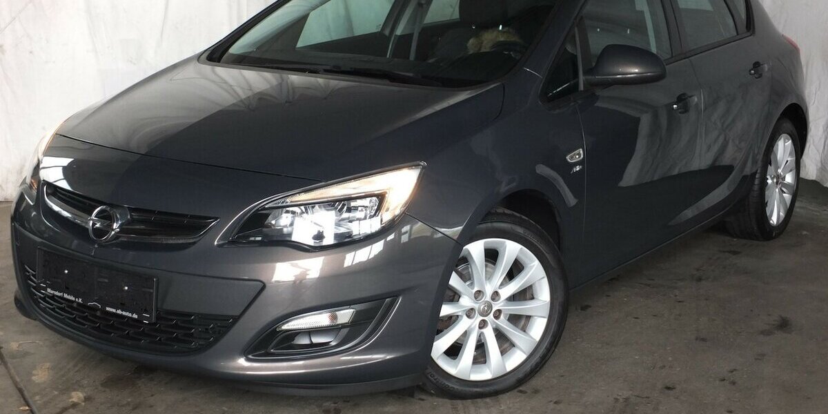 Opel Astra ACTIVE KLIMAANLAGE 17ZOLL LMF TEMPOMAT 92.855 km 6.904 &euro; Köln 50858