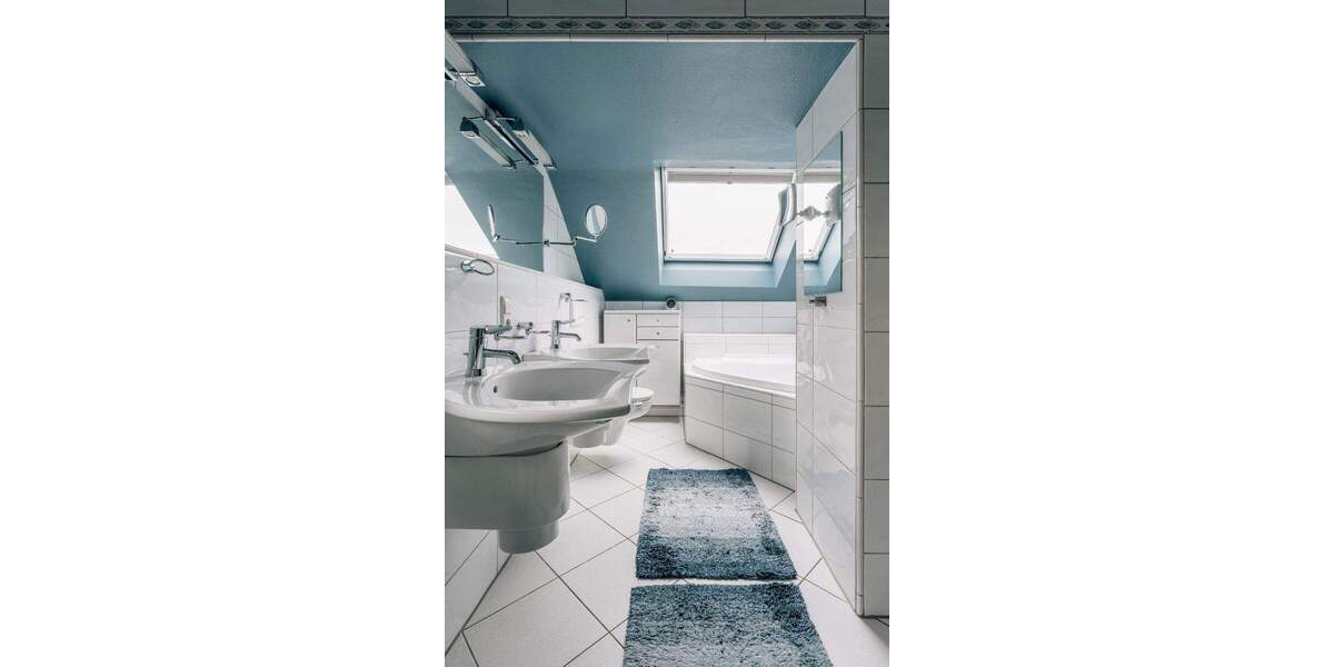 Einfamilienhaus Bergisch Gladbach Schildgen - 7 Zimmer, 282 m&sup2;, 945.000&euro; | Angebot:24138043