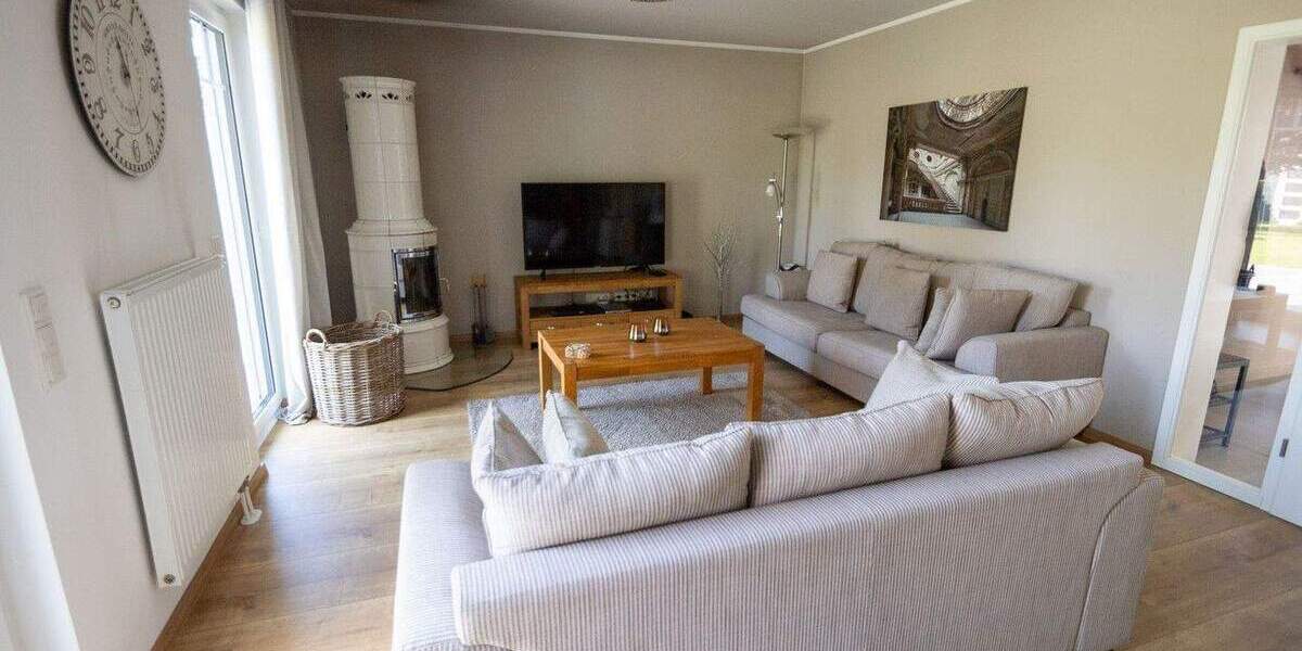 Neuwertiges, freistehendes Einfamilienhaus mit Pool und tollem Garten in zentraler Lage 4 zimmer