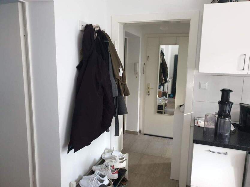 Wunderschöne 2 - Zimmer + Balkon ins Grüne, 4 Minuten vom Barbarossaplatz 2 zimmer