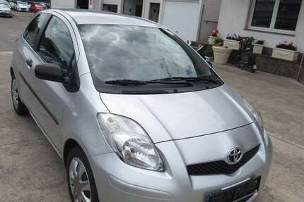 Toyota Yaris 73.500 km 6.400 &euro; Leverkusen 51371