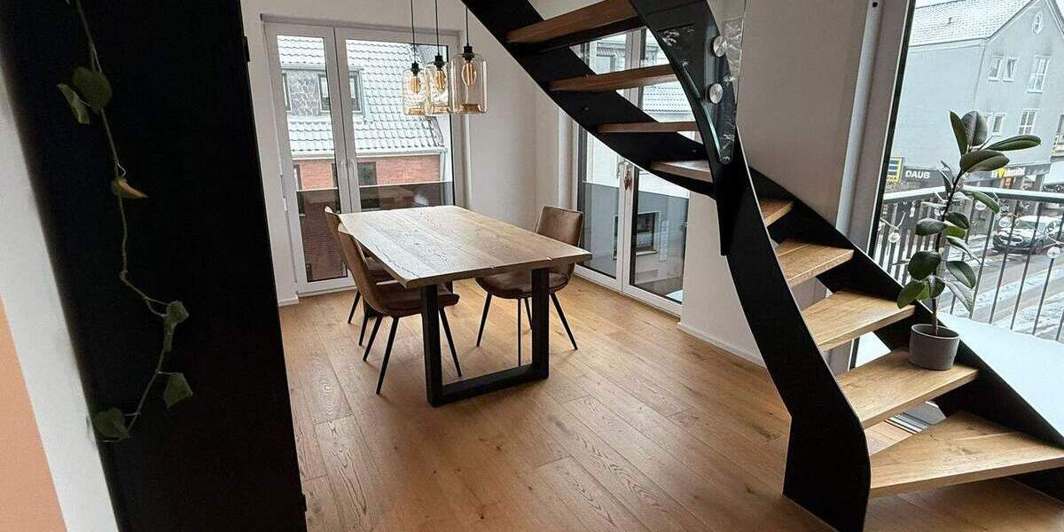 Wunderschöne Maisonette-Whg. in Alt-Junkersdorf mit Loggia - Anfragen per E-Mail - 4 zimmer