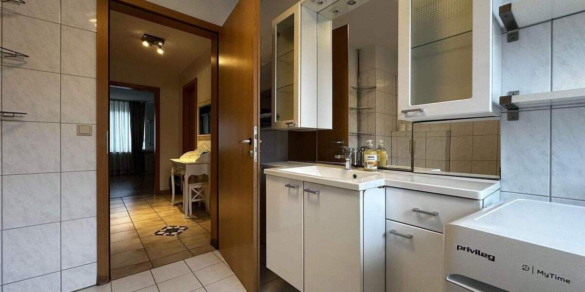 Möbliertes Reihenhaus mit Garten & Stellplatz in Köln Ossendorf zu vermieten! 4 zimmer