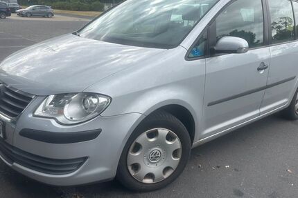 VW Touran 304.000 km 2.699 &euro; Düsseldorf 40231