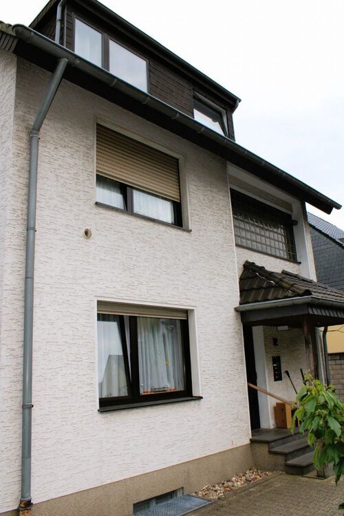 Einzigartige Gelegenheit: 3-Familienhaus in Köln-Dünnwald mit großem Garten und Parkmöglichkeiten!