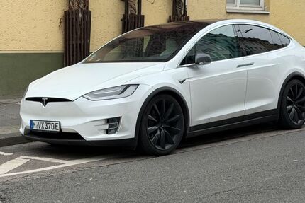 Tesla Model X 139.800 km 44.444 &euro; Köln 50672