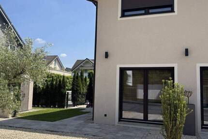 Exklusive mediterrane u. hochwertige DHH 240qm mit Pool, Whirlpool, Sauna & Wohnkeller in Rösrath 7 zimmer