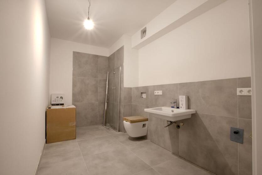 Erstbezug! Exklusive 3-Zimmer-Wohnung im 1. OG mit Terrasse – hochwertiger Neubau in Stadtmitte zimmer